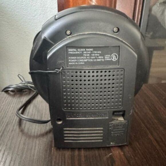 Vintage Drakkar Noir Cologne Alarm Clock Radio Receiver AM / FM 1998 - Picture 2 of 3